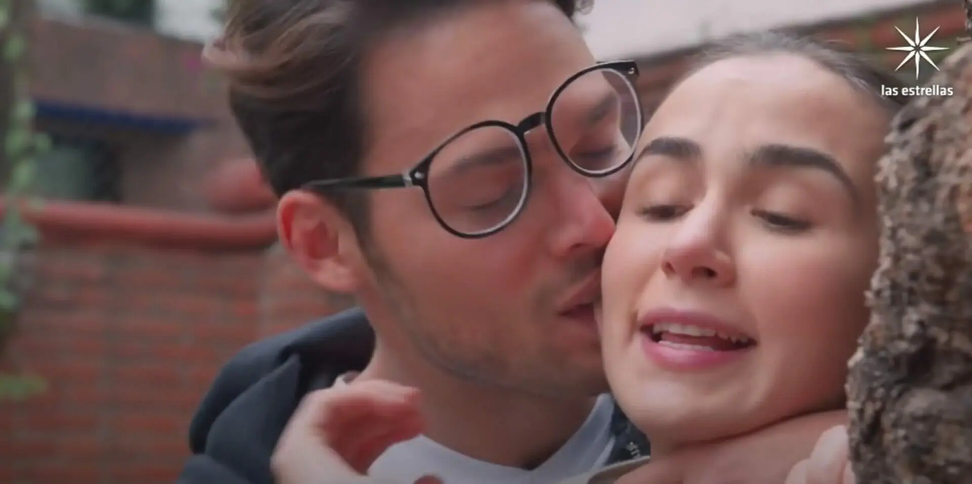 Romeu (Emmanuel Palomares) e Dafne (Julia Urbini) de Vencer o Desamor