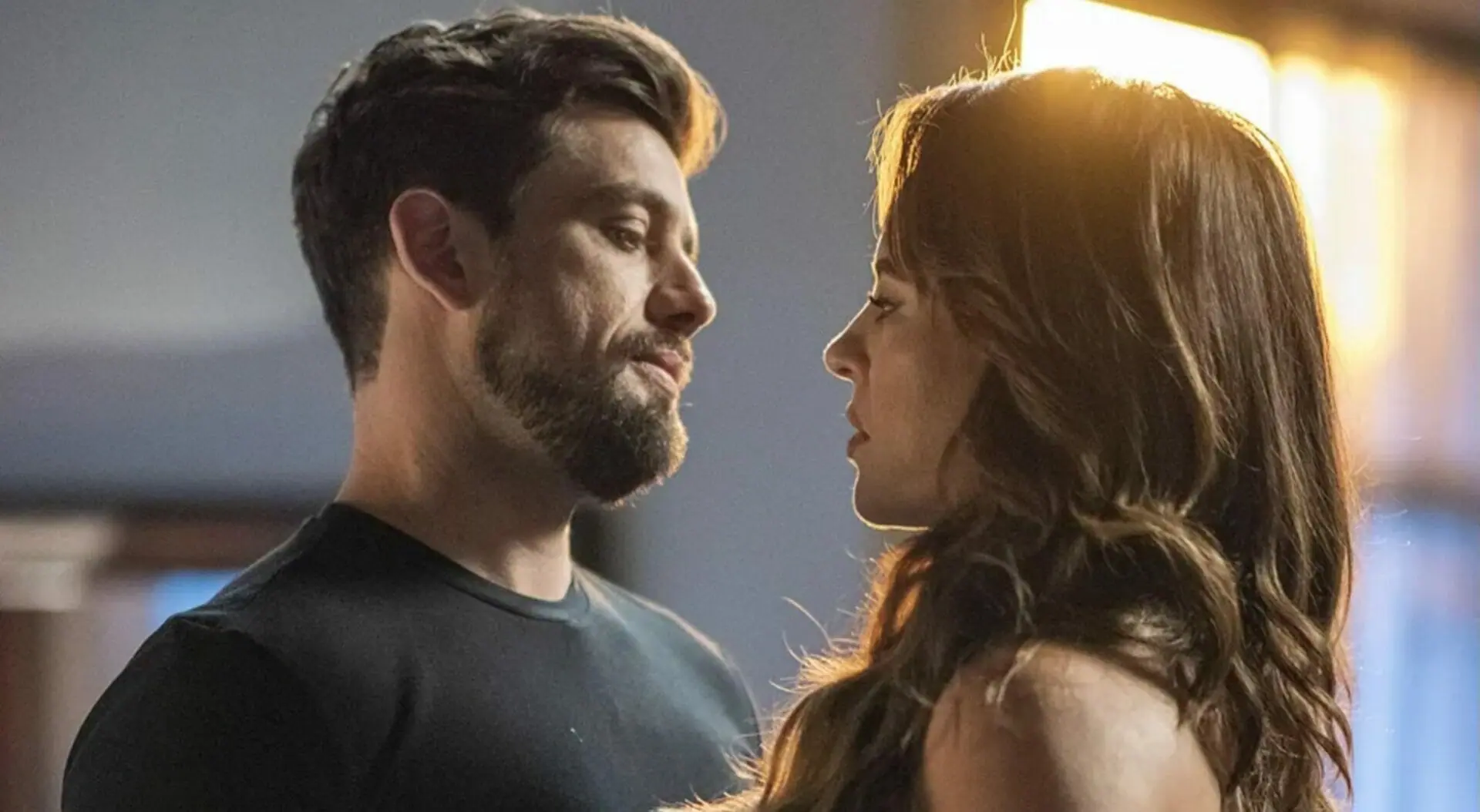Rômulo (Rafael Cardoso) e Pat (Paolla Oliveira) de Cara e Coragem