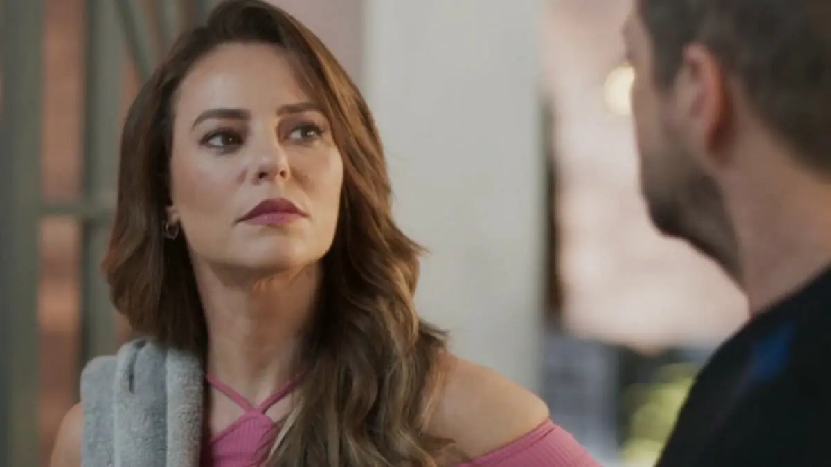 Pat (Paolla Oliveira) em Cara e Coragem