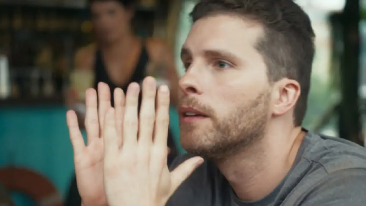 Caíque (Thiago Fragoso) em Travessia