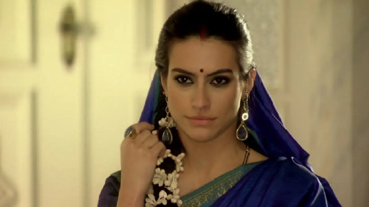 Surya (Cleo Pires) em Caminho das Índias