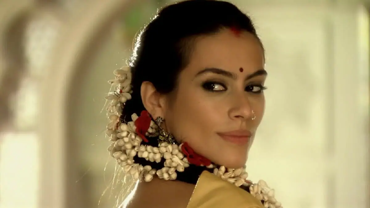 Surya (Cleo Pires) em Caminho das Índias