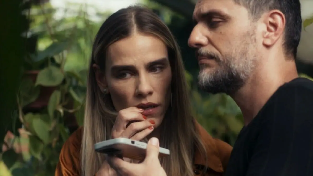 Sara (Isabelle Nassar) e Moretti (Rodrigo Lombardi) em Travessia