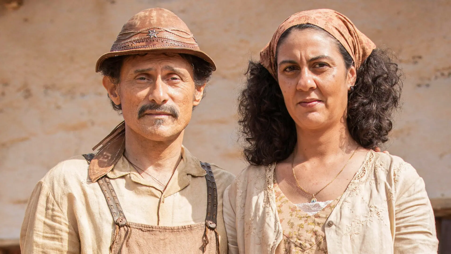 Timbó (Enrique Diaz) e Tereza (Clarissa Pinheiro) em Mar do Sertão