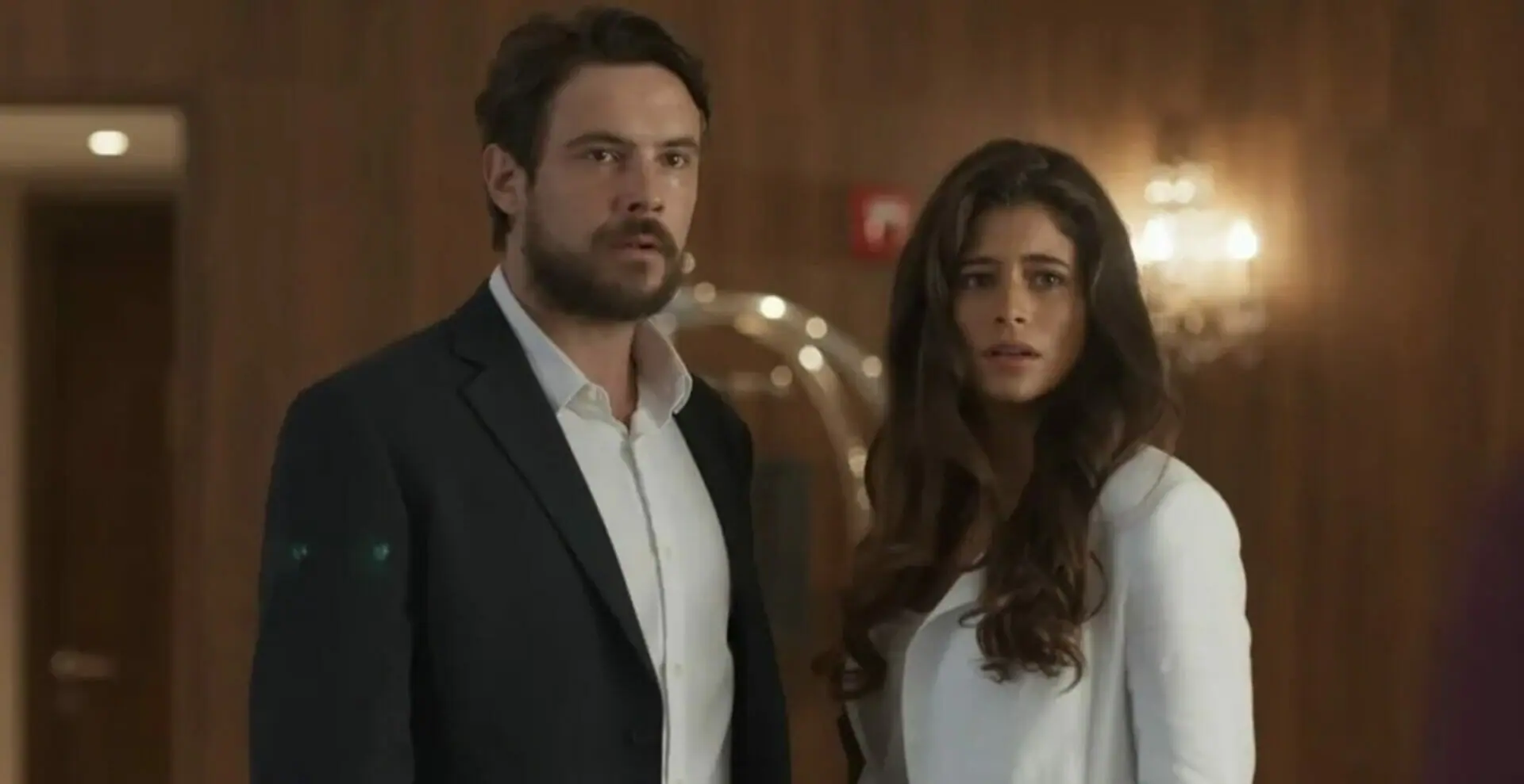 Zé Paulino (Sergio Guizé) e Candoca (Isadora Cruz) de Mar do Sertão