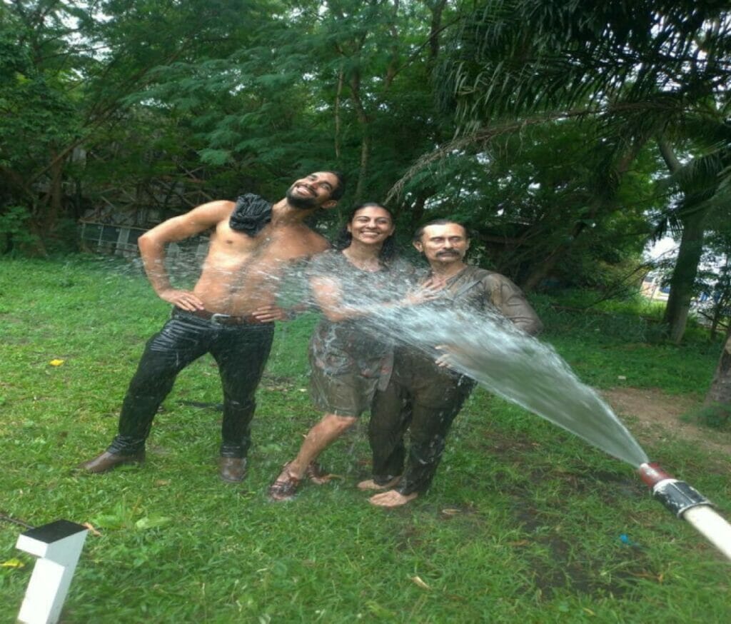 Mateus Cardoso, Clarissa Pinheiro e Enrique Diaz nos bastidores de Mar do Sertão