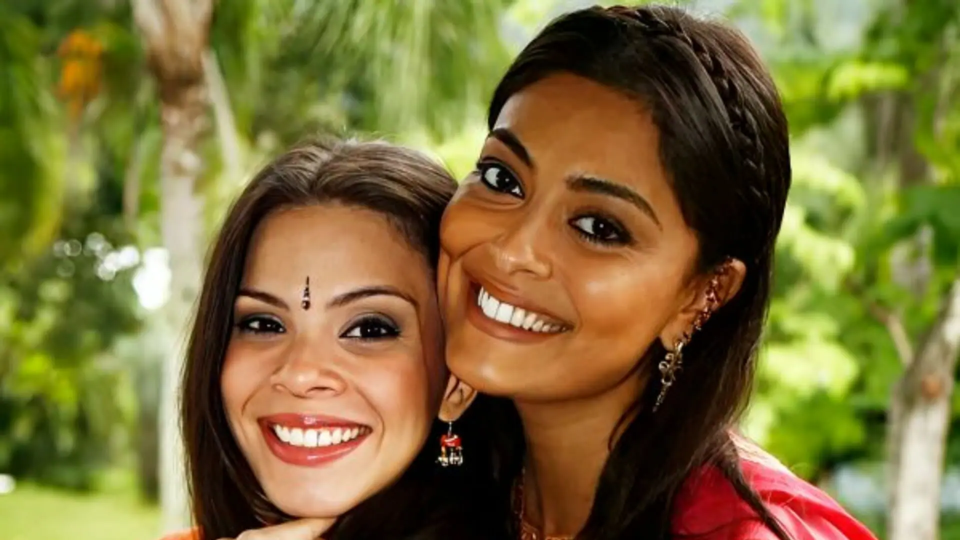 Cacau Melo e Juliana Paes em Caminho das Índias