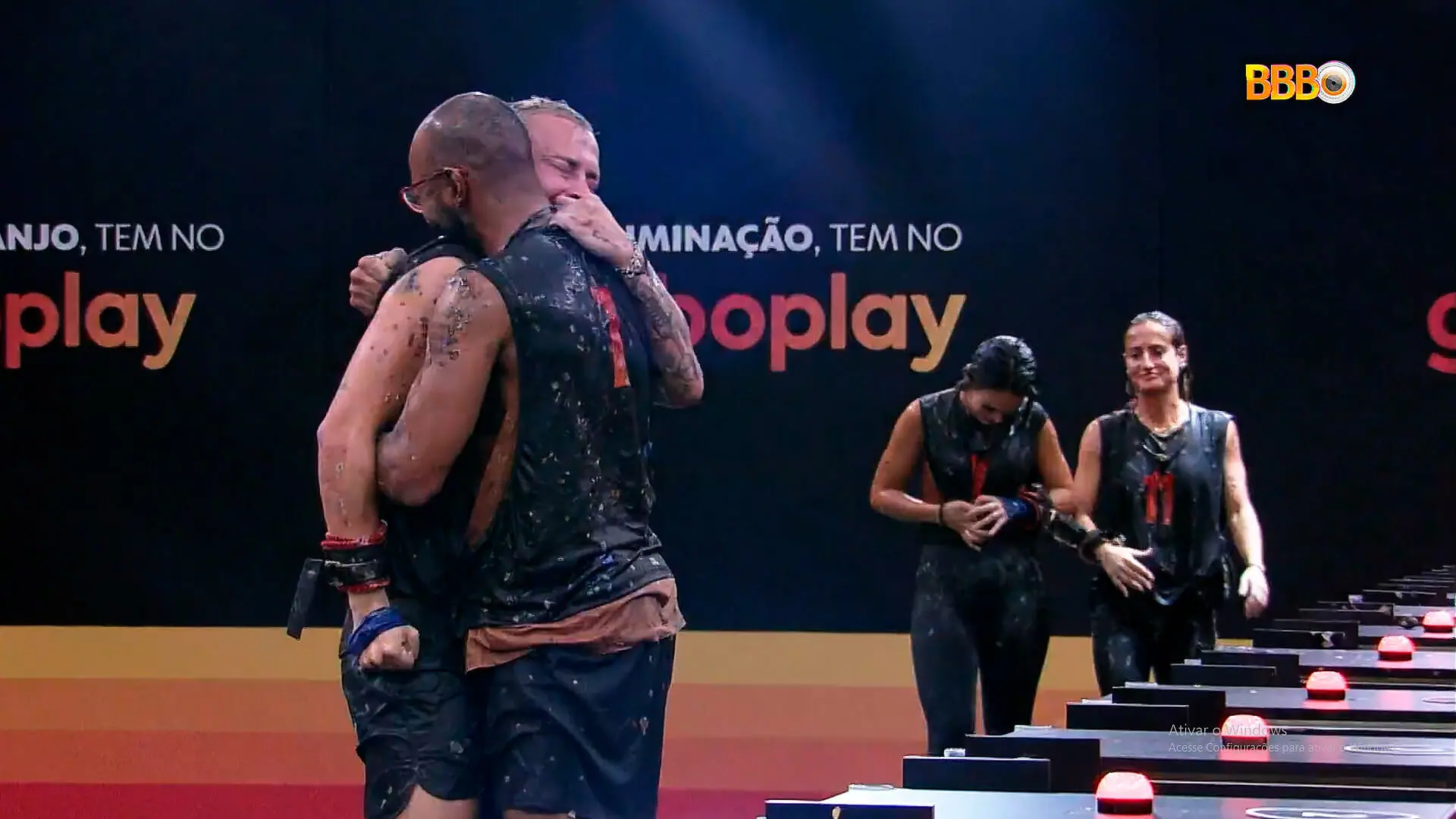 Ricardo e Fred comemoram a vitória na Prova da Imunidade do BBB 23