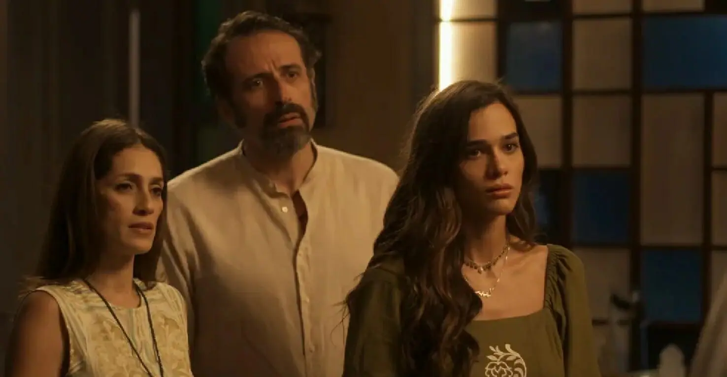 Latifa (Quitéria Kelly), Zahym (César Ferrario) e Labibe (Theresa Fonseca) em Mar do Sertão