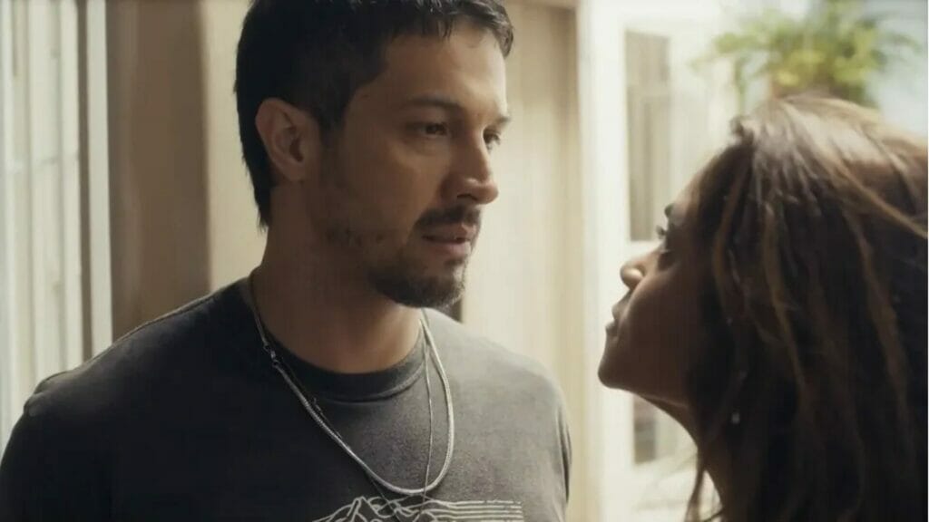 Oto (Rômulo Estrela) e Brisa (Lucy Alves) em Travessia
