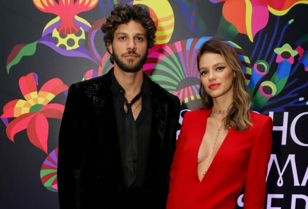 Chay Suede e Laura Neiva no Baile da Vogue