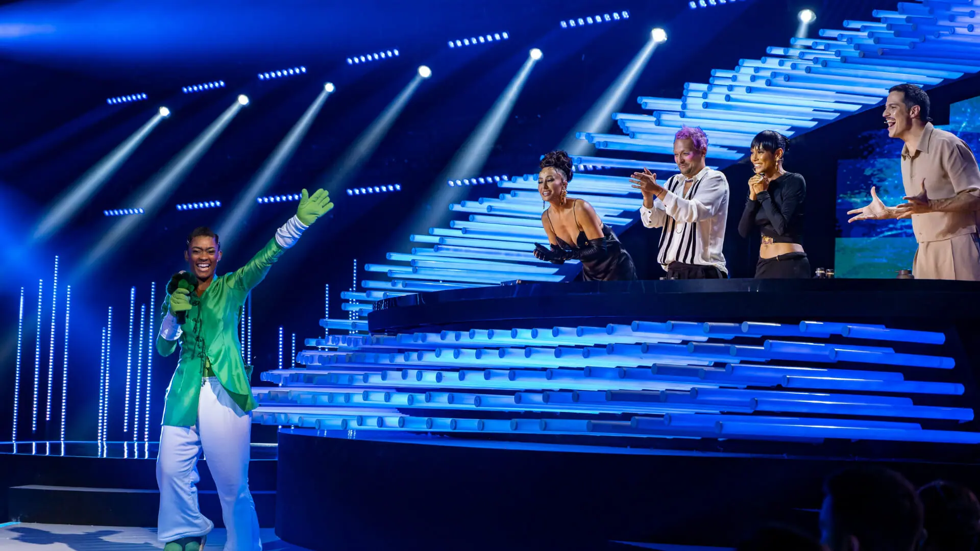 Erika Januza, a Broco Lee do The Masked Singer Brasil
