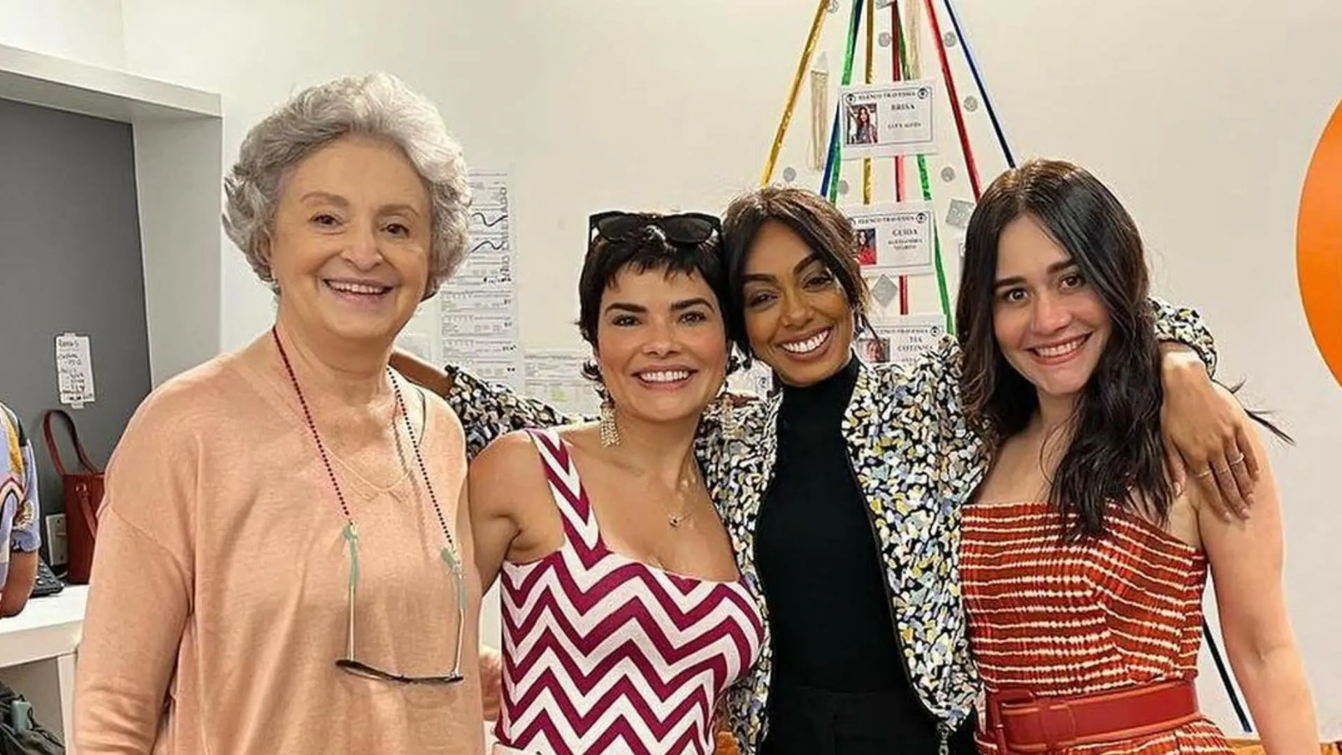 Atrizes ficaram sem história e viraram figurantes em Travessia