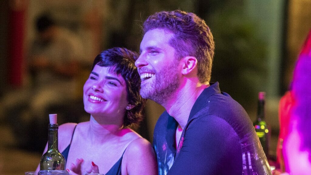 Leonor (Vanessa Giácomo) e Caíque (Thiago Fragoso) em Travessia