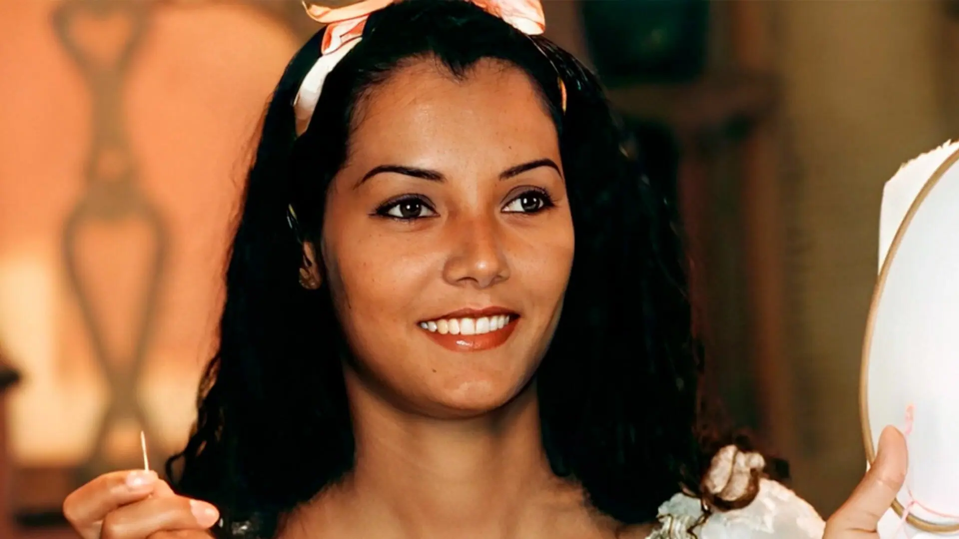 Mônica Carvalho é a Gigi em Chocolate com Pimenta