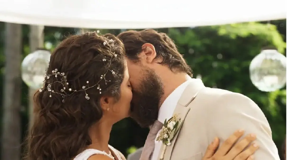 Candoca (Isadora Cruz) e Zé Paulino (Sérgio Guizé) em Mar do Sertão