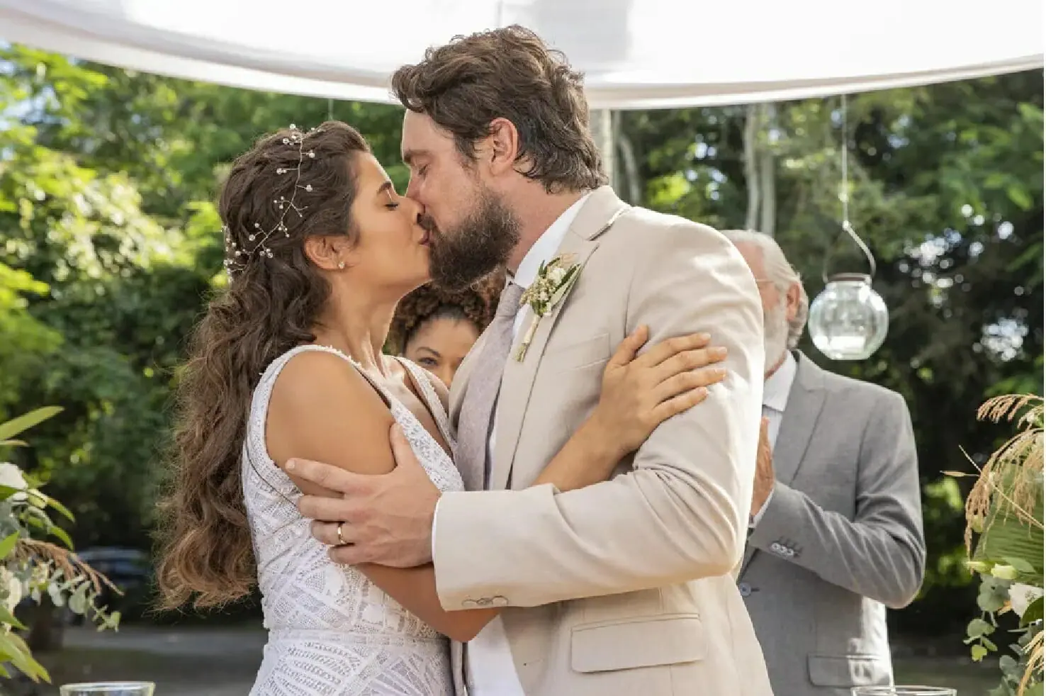 Candoca (Isadora Cruz) e Zé Paulino (Sérgio Guizé) em Mar do Sertão
