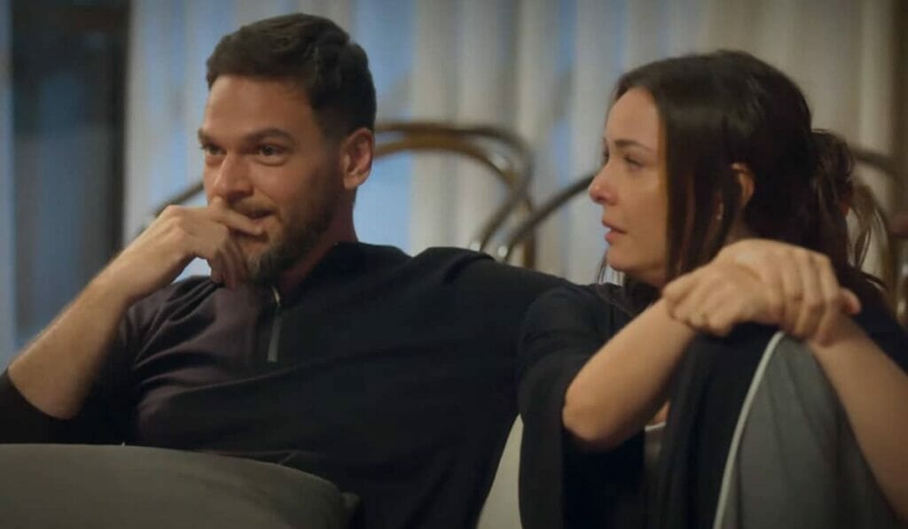 Theo (Emílio Dantas) e Clara (Regiane Alves) em Vai na Fé