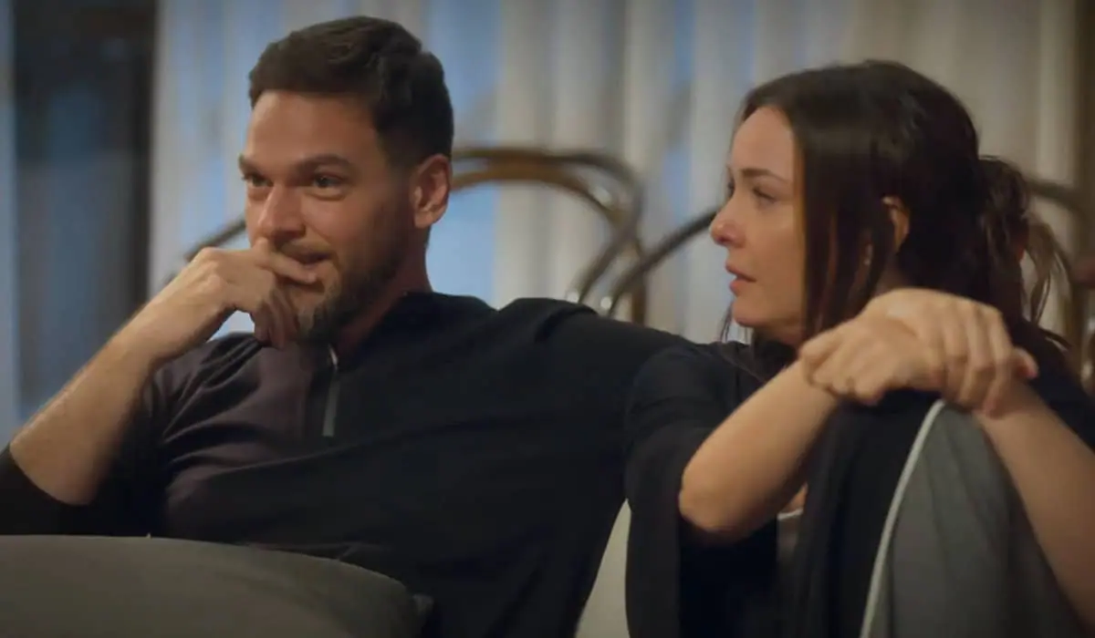 Theo (Emílio Dantas) e Clara (Regiane Alves) em Vai na Fé