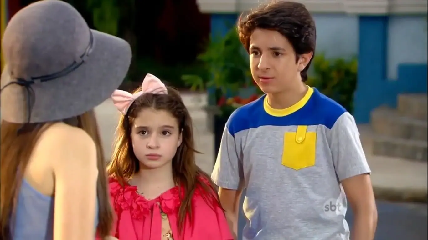 Isabela (Larissa Manoela), Dóris (Sophia Valverde) e Mateus (Lipe Volpato) em Cúmplices de um Resgate