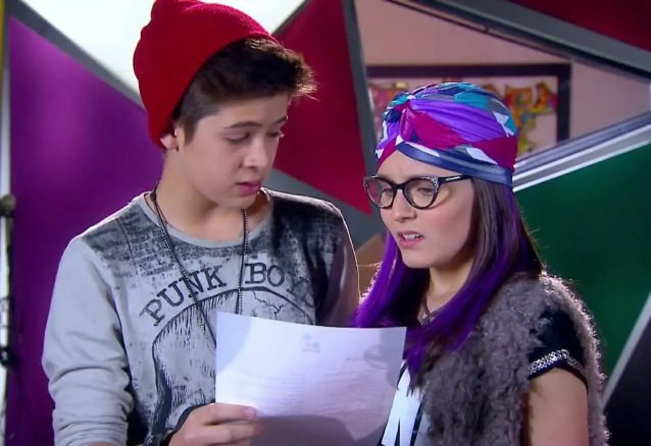 Joaquim (João Guilherme) e Manuela (Larissa Manoela) em Cúmplices de um Resgate