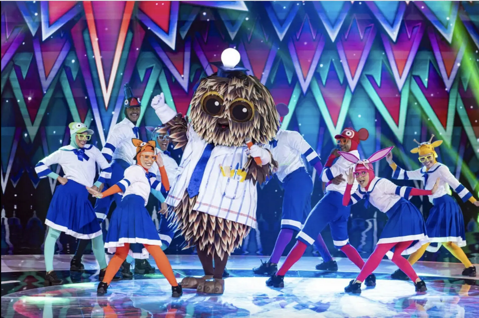 Coruja no palco do The Masked Singer Brasil