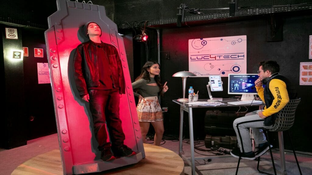 Celeste (Allana Lopes) , Nicholas (Fábio Beltrão) e LUC2 (João Pedro Delfino)