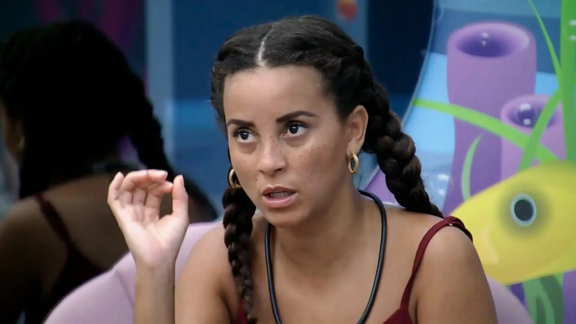 Domitila Barros conversa com brothers no quarto Fundo do Mar no BBB 23