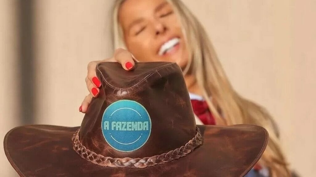 Adriane Galisteu apresenta A Fazenda (Divulgação)