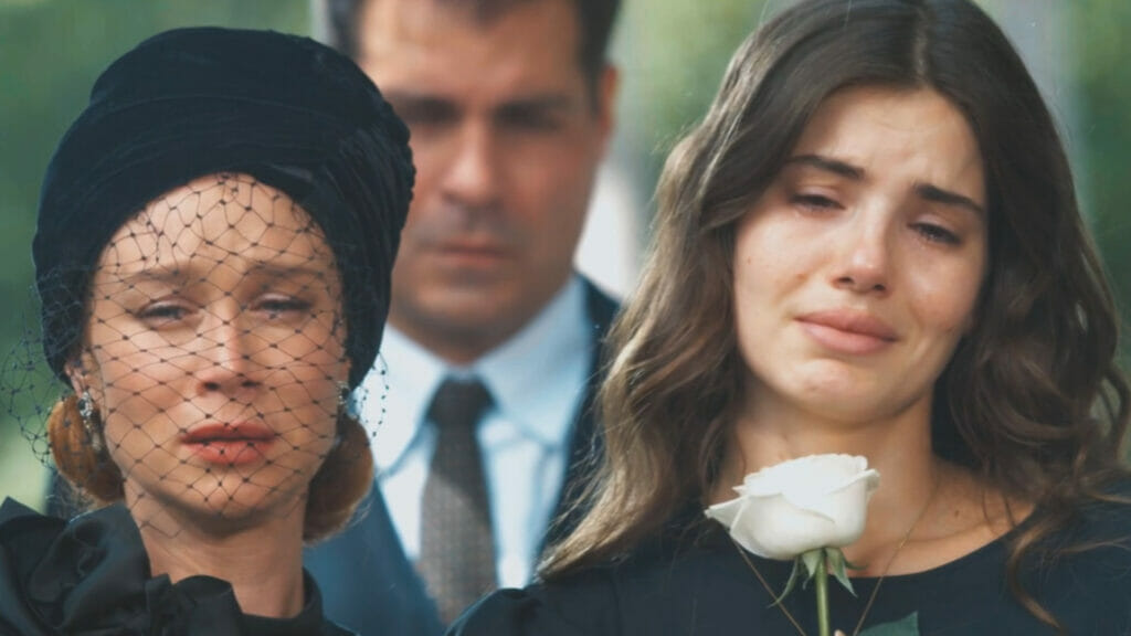 Gilda (Mariana Ximenes) e Marê (Camila Queiroz) em Amor Perfeito