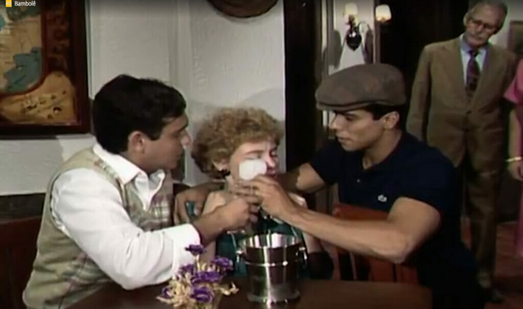 João Mário (Hugo Gross), Yolanda (Thais de Campos) e Murilo (Maurício Mattar) em Bambolê