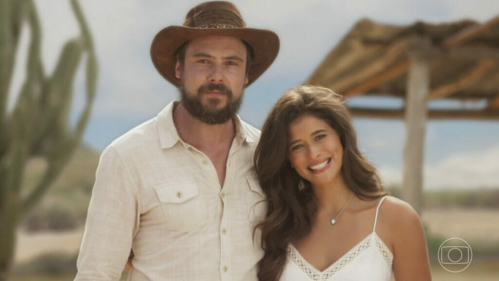 José (Sérgio Guizé) e Candoca (Isadora Cruz) no final de Mar do Sertão