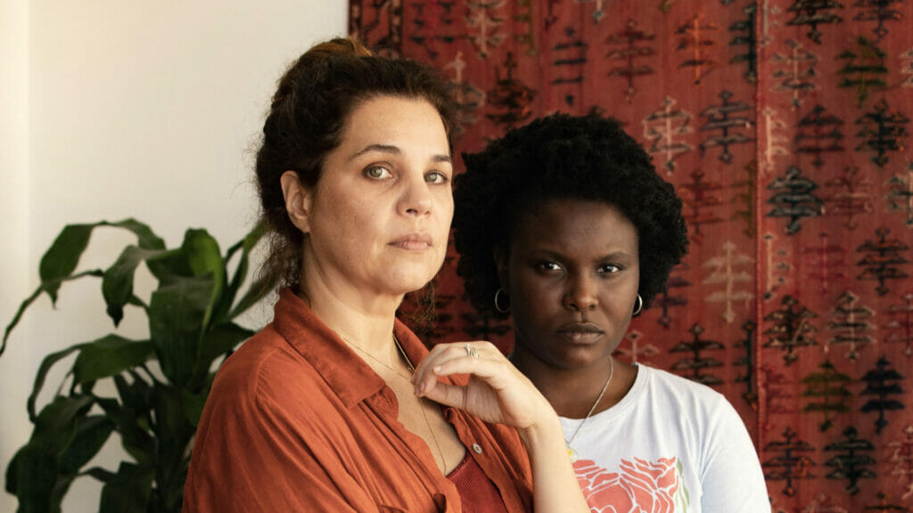 Isabel Teixeira (Laura) e Luellem de Castro (Mayara) em Falas Femininas