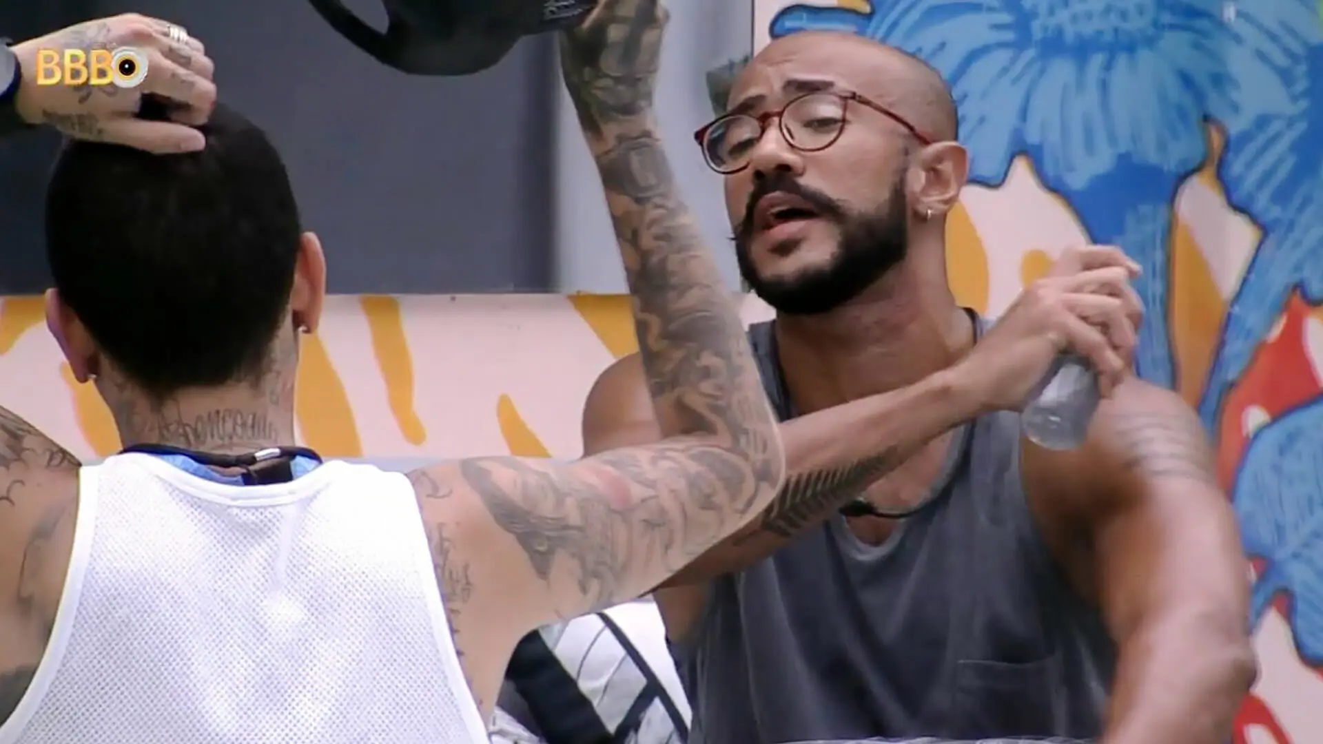 MC Guimê e Ricardo conversam no BBB 23
