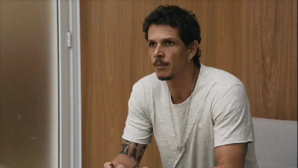 Gil (Rafael Losso) em Travessia