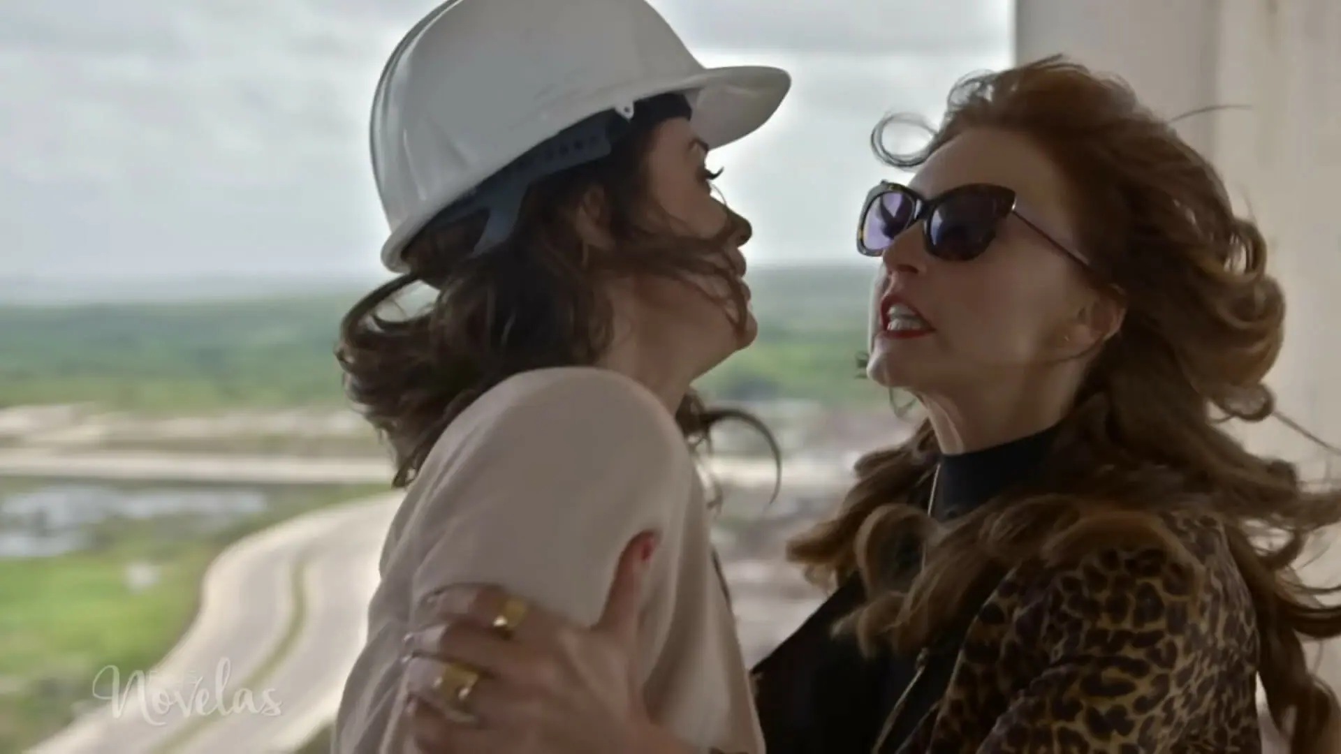Ana Letícia (Angelique Boyer) mata Jeniffer (Laisa Wilkins) em Três Vezes Ana