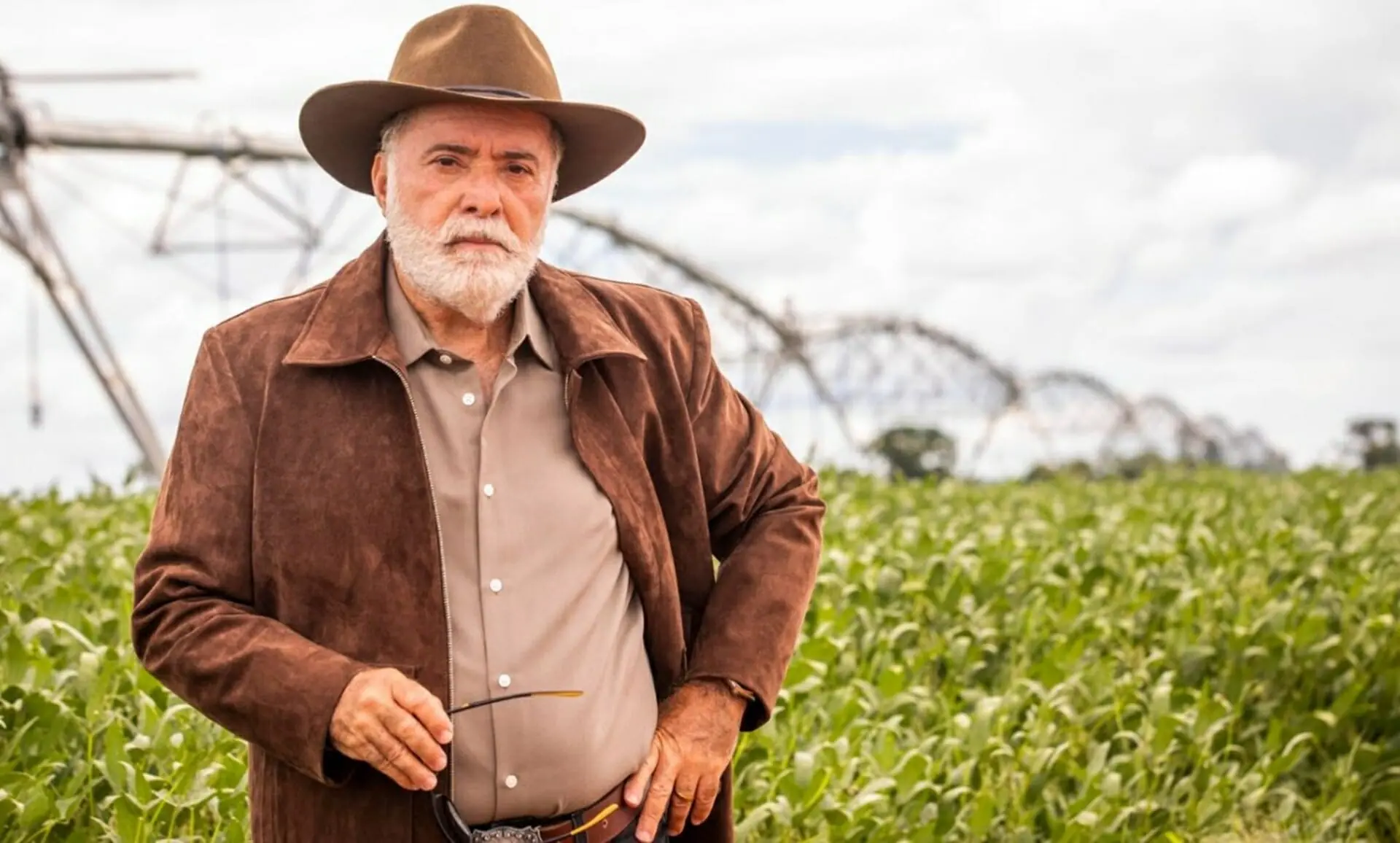 Antônio (Tony Ramos) de Terra e Paixão
