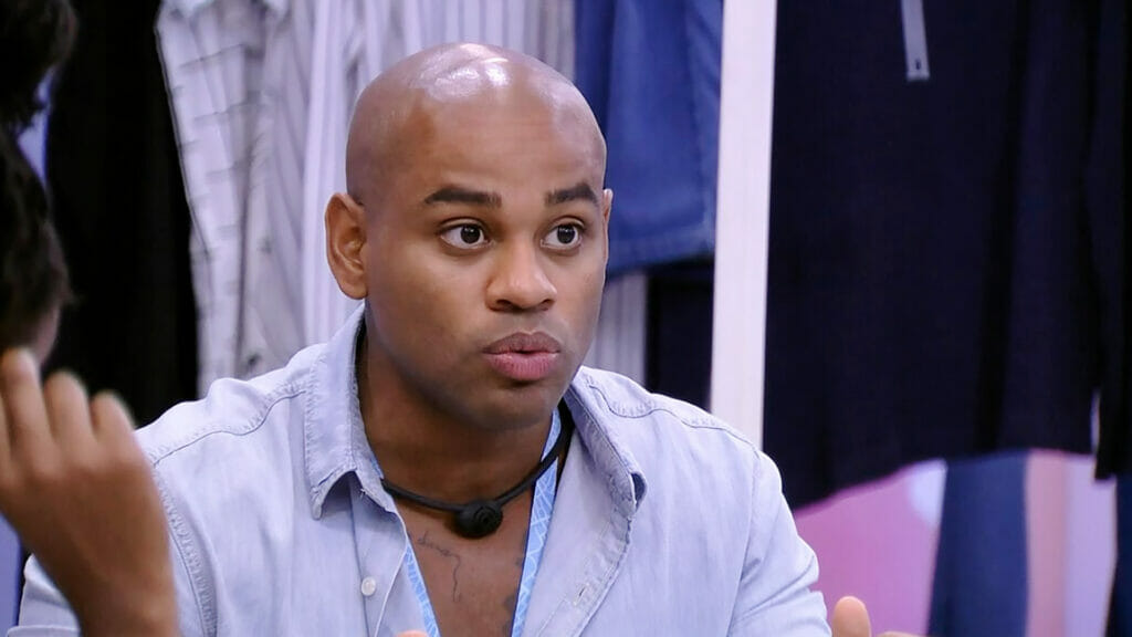Cezar conversa com Fred Nicácio e Sarah Aline no BBB 23