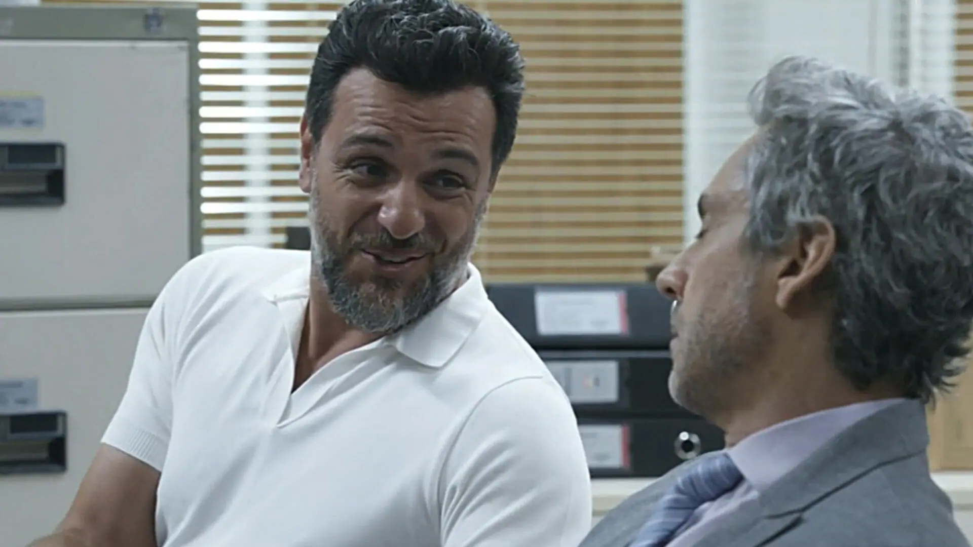 Moretti (Rodrigo Lombardi) e Stenio (Alexandre Nero) em Travessia