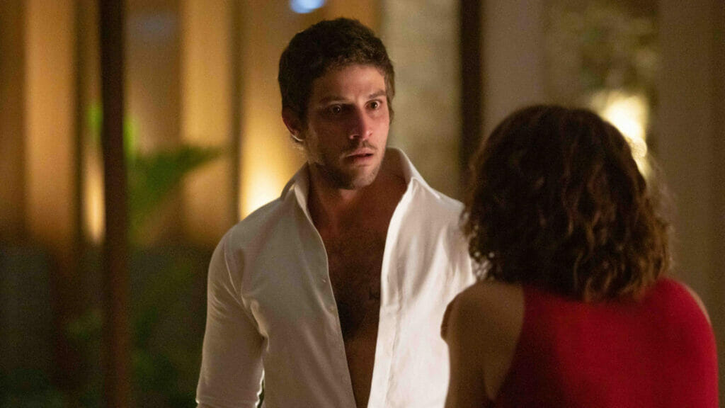 Ari (Chay Suede) e Núbia (Drica Moraes) em Travessia