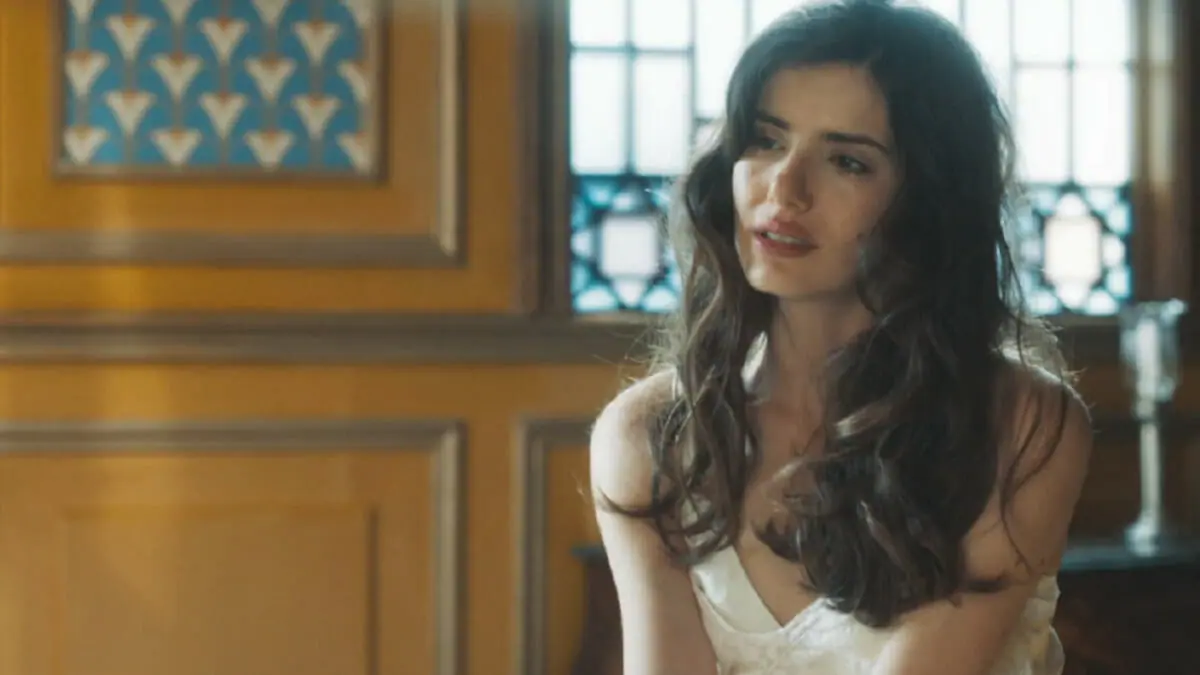 Marê (Camila Queiroz) em Amor Perfeito