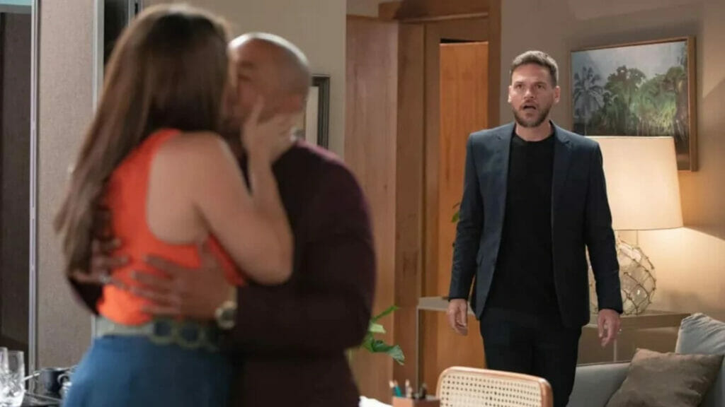 Theo (Emílio Dantas), Clara (Regiane Alves) e Orfeu (Jonathan Haagensen)
