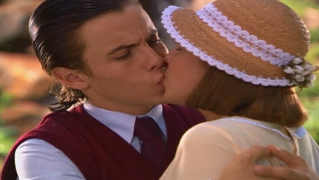 Cássia (Luiza Curvo) e Bernardo (Kayky Brito) em Chocolate com Pimenta