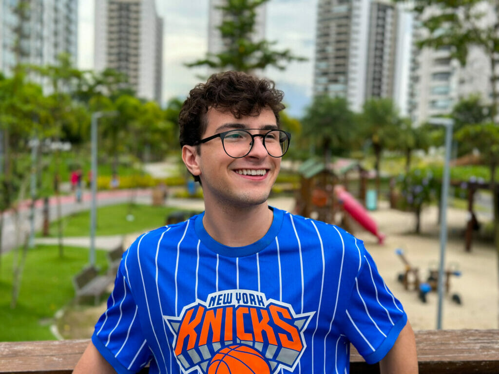 O ator Fhelipe Gomes pela primeira vez de cabelos curtos