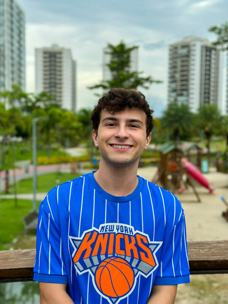 O ator Fhelipe Gomes pela primeira vez de cabelos curtos