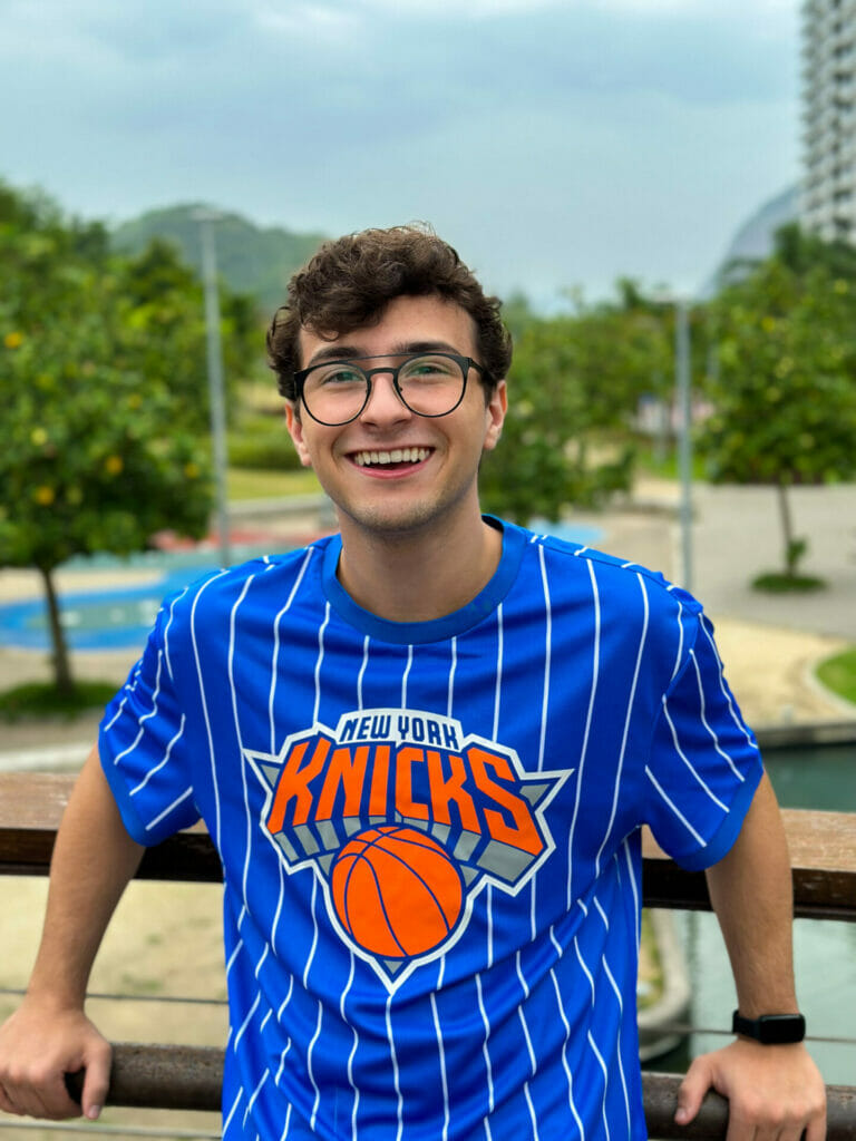O ator Fhelipe Gomes pela primeira vez de cabelos curtos
