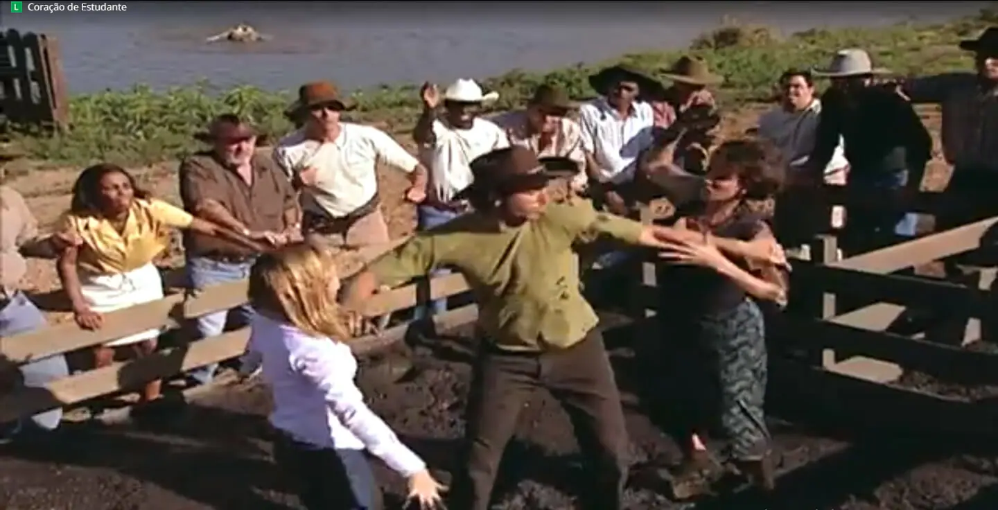 Amelinha (Adriana Esteves), Nélio (Vladimir Brichta) e Esmeralda (Ângela Vieira) em Coração de Estudante
