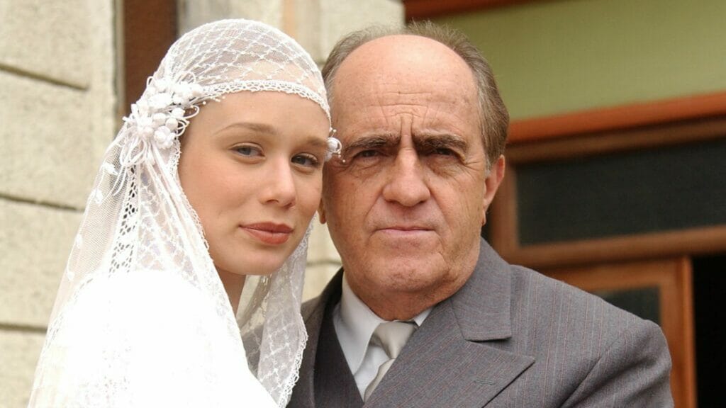 Aninha (Mariana Ximenes) e Ludovico (Ary Fontoura) em Chocolate com Pimenta