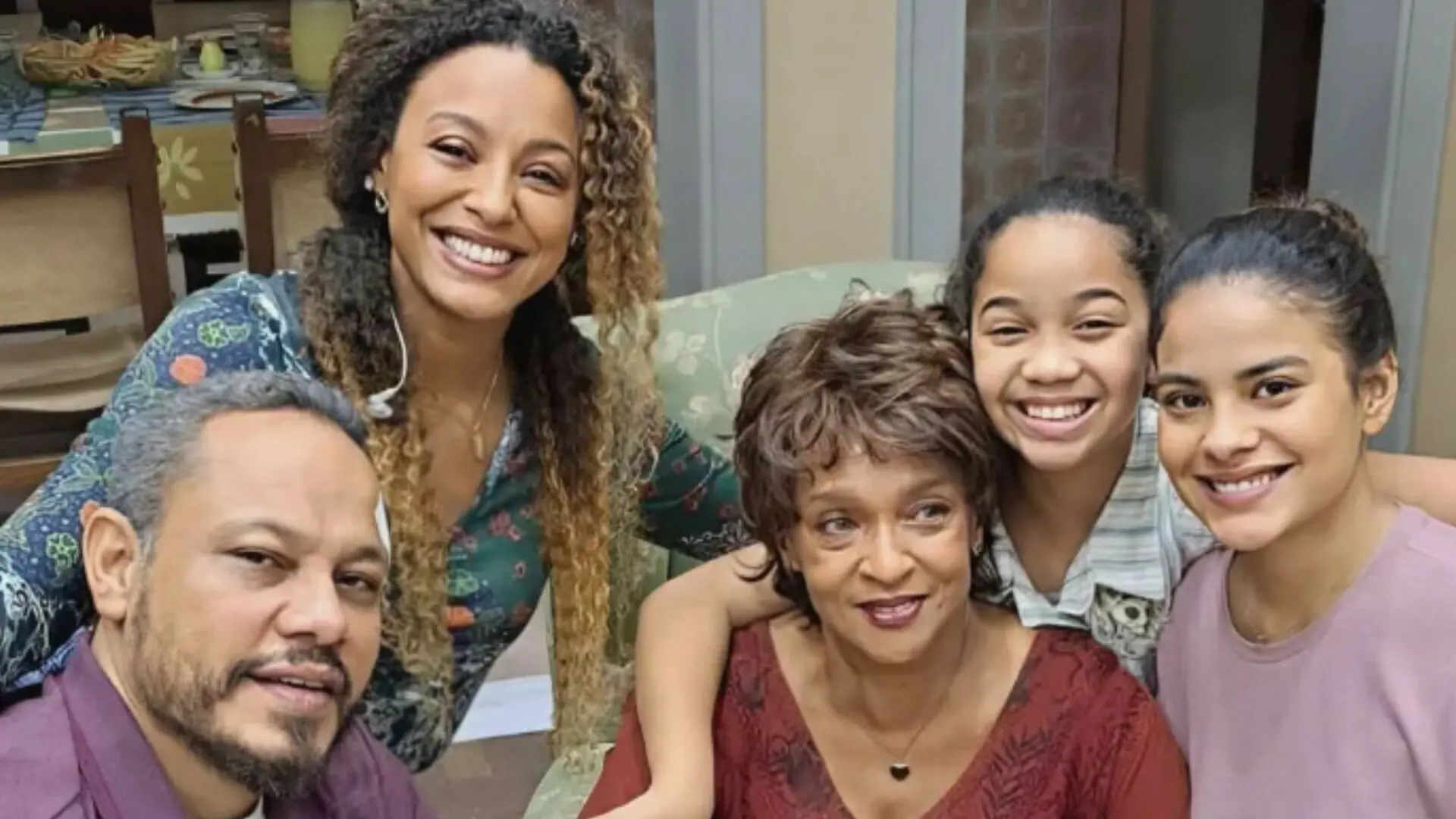 A família de Sol (Sheron Menezzes) em Vai na Fé