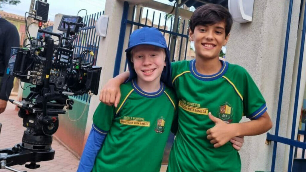Cristian (Felipe Melquiades) e Bento (Fred Garcia) em Terra e Paixão
